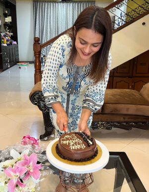 Shivani Divkar Instagram - Birthday dump part 2 💕 From midnight surprises to cozy celebrations with my closest friends and family, this is exactly how I wanted my day to be 🥰🎂
.
#birthdaydump #september #love #birthdaygirl