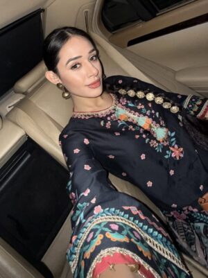 Shivani Pancholi Instagram - Spent a lovely evening with @mulmul ✨🖤🪔