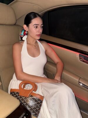 Shivani Pancholi Instagram - 🧡🤎