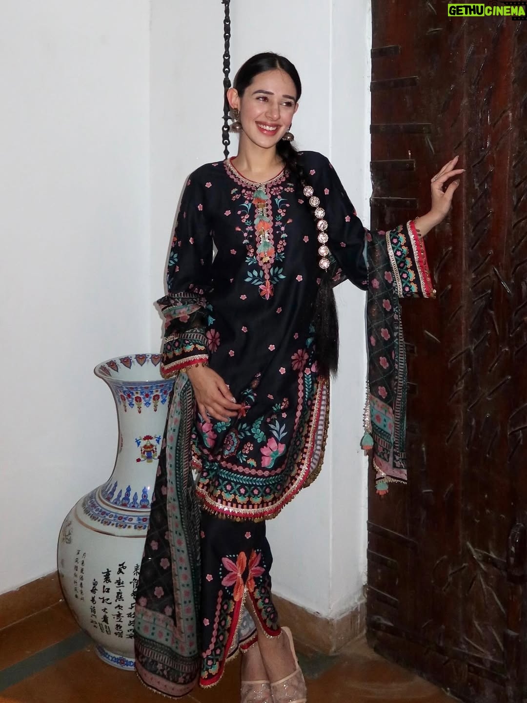 Shivani Pancholi - 3 Likes - Spent a lovely evening with @mulmul ✨🖤🪔