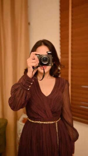 Shivani Pancholi Instagram - Flirty, flowy & all things wine ✨ these hues have my heart @forevernew_india
