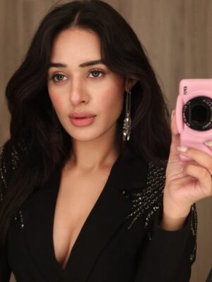 Shivani Pancholi Instagram -