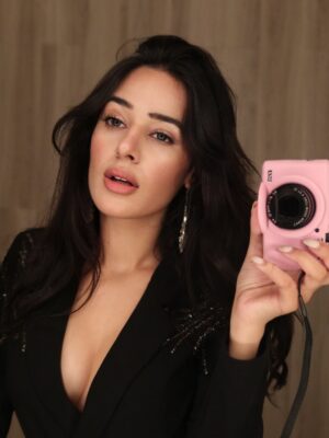Shivani Pancholi Instagram -