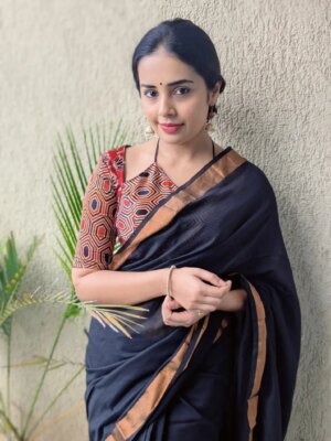 Shivani Rangole Instagram - Serene ! 🙂
.
Wearing beautiful @labelposhaaq09 saree with ab equally beautiful blouse by @blueshells.official #shivanirangole