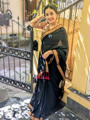 Shivani Rangole Instagram - Serene ! 🙂
.
Wearing beautiful @labelposhaaq09 saree with ab equally beautiful blouse by @blueshells.official #shivanirangole