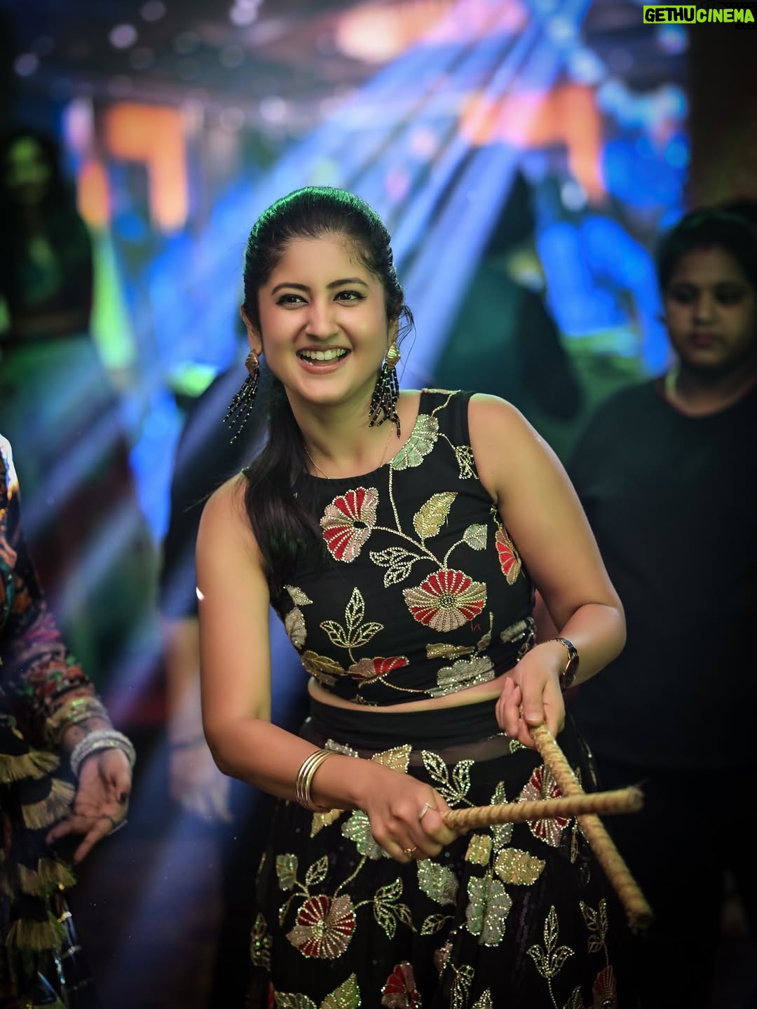 Shivani Sangita - 164.7K Likes - It’s the Festival Time ✨
Durga Puja ra Apana Samastanku Anek Anek Subechha 🥰😇🙏🏻 

@raasnavrang thank you enjoyed to the fullest✨
@keshab_raaz thank you for the clicks 🌈

#navratri #dandiya #durgamaa #candid #thatsme