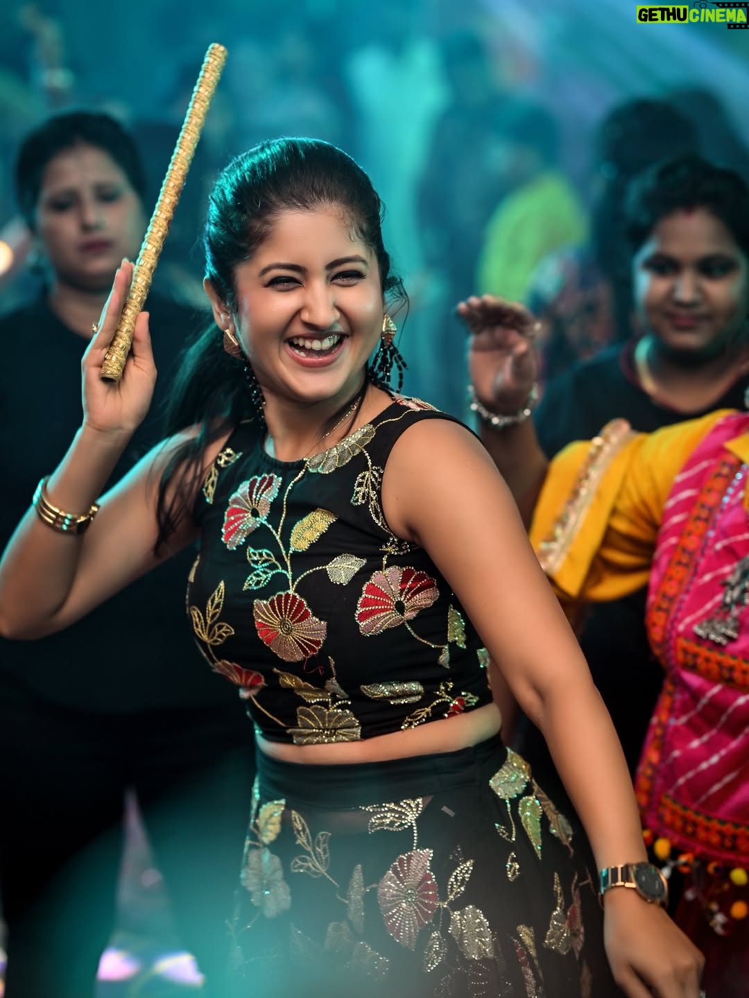 Shivani Sangita - 164.7K Likes - It’s the Festival Time ✨
Durga Puja ra Apana Samastanku Anek Anek Subechha 🥰😇🙏🏻 

@raasnavrang thank you enjoyed to the fullest✨
@keshab_raaz thank you for the clicks 🌈

#navratri #dandiya #durgamaa #candid #thatsme