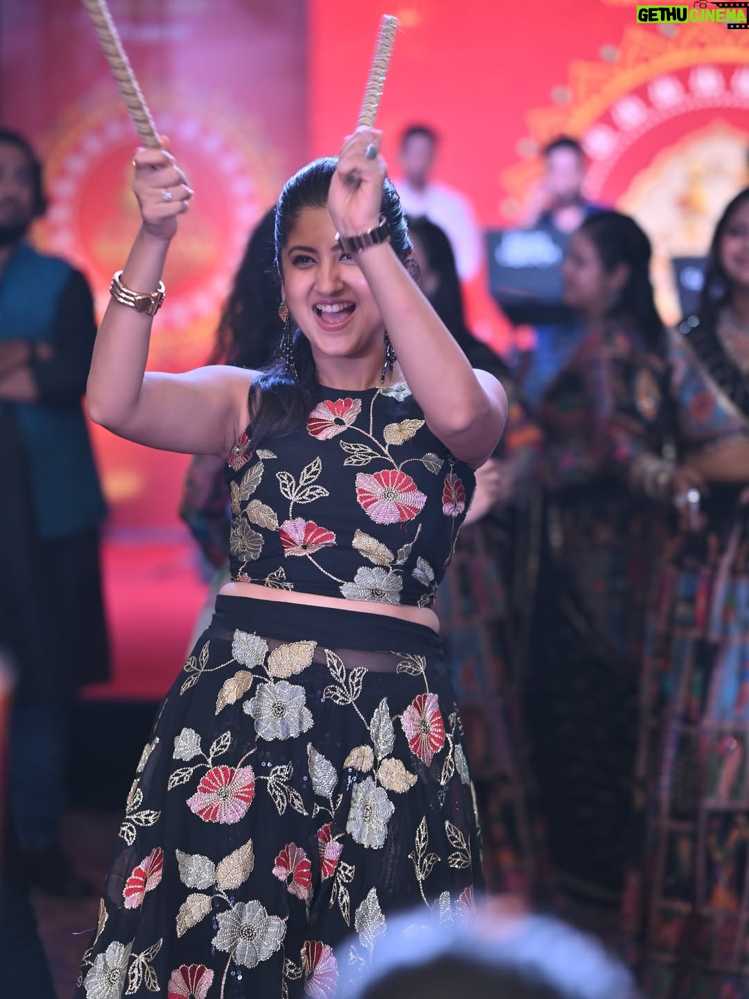 Shivani Sangita - 164.7K Likes - It’s the Festival Time ✨
Durga Puja ra Apana Samastanku Anek Anek Subechha 🥰😇🙏🏻 

@raasnavrang thank you enjoyed to the fullest✨
@keshab_raaz thank you for the clicks 🌈

#navratri #dandiya #durgamaa #candid #thatsme