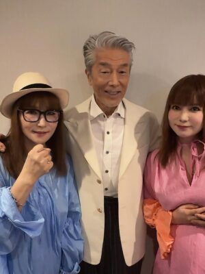Shoko Nakagawa Instagram - わーーー！！信じられないミラクルが叶いました
神ファンサ！！なんと！！
ジャッキーチェン様にお会いできました！
ジャッキーチェン様が！お腹撫でてくださった！うわーー
嬉しい！最強すぎる、ずーっと神様！！
世界中の人の人生を輝く方へ変えてくれたレジェンド
ジャッキーは本当に優しい！
11回も舞台あいさつをこなし、みんなに優しい
覚えていていただけて、最後はおなかにハートの投げキッスまでしてくれました！生きててよかった
一生忘れないです今日のこと
最高すぎる、待ち受けにしました
ベストキッドレジェンズの大ヒット祈願！！
https://www.bestkid-legends.jp/
日本にまた来日してくださり
ありがとうございますジャッキーチェン様！

倉田保昭さまにもお会いできました！
ブルースリーとたくさん会った日本の偉大なるお方、倉田保昭さま！念願でした
ジャッキーと倉田保昭さまがハグする瞬間を目撃してしまって泣いちゃう！
なんと武尊さまにもお会いできました！
双子男子たち、格闘技習わせたくなります！強くて優しい！ずっと応援します！！
リリコさん、土屋太鳳ちゃんにも久しぶりに会えてすごい日！元気でました！！

なかなか外出できない日々、
今日のミラクルのために久しぶりに外出しました
一生の記念になりました
嬉しかった本当に嬉しかった
ありがとうございます
ベストキッドレジェンズ！ジャッキーが永遠に元気でしあわせでありますように！
いつも、人生の夢は、
またいつかジャッキーに会えますように　です
叶った！特別な瞬間に！！😭
いつか双子に見せようと思います今日の写真！

#ジャッキーチェン
#神様
#ベストキッドレジェンズ 
#感激
#双子
#幸せ
#ミラクル
#双子お腹観察日記