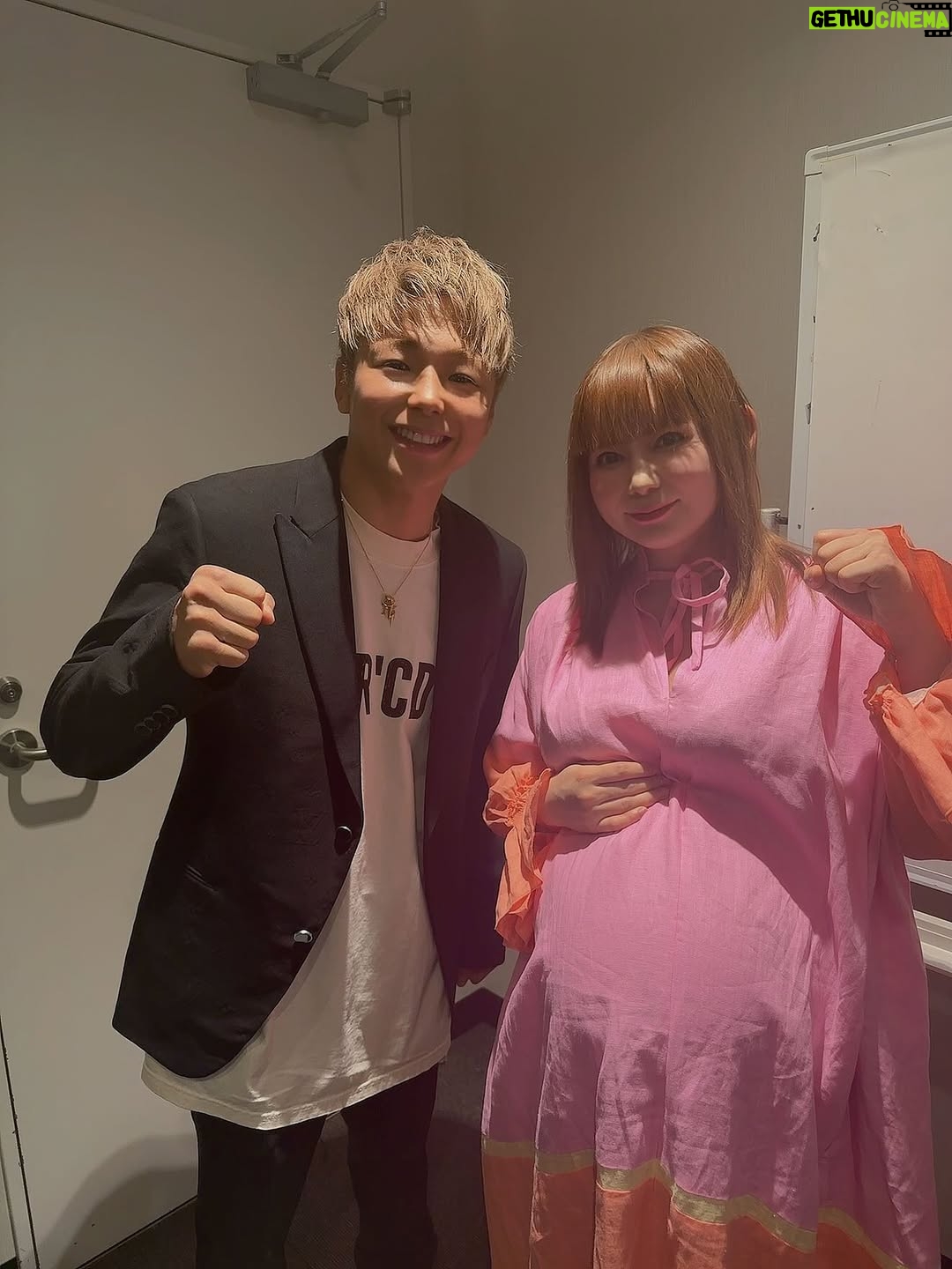 Shoko Nakagawa - 131.8K Likes - わーーー！！信じられないミラクルが叶いました
神ファンサ！！なんと！！
ジャッキーチェン様にお会いできました！
ジャッキーチェン様が！お腹撫でてくださった！うわーー
嬉しい！最強すぎる、ずーっと神様！！
世界中の人の人生を輝く方へ変えてくれたレジェンド
ジャッキーは本当に優しい！
11回も舞台あいさつをこなし、みんなに優しい
覚えていていただけて、最後はおなかにハートの投げキッスまでしてくれました！生きててよかった
一生忘れないです今日のこと
最高すぎる、待ち受けにしました
ベストキッドレジェンズの大ヒット祈願！！
https://www.bestkid-legends.jp/
日本にまた来日してくださり
ありがとうございますジャッキーチェン様！

倉田保昭さまにもお会いできました！
ブルースリーとたくさん会った日本の偉大なるお方、倉田保昭さま！念願でした
ジャッキーと倉田保昭さまがハグする瞬間を目撃してしまって泣いちゃう！
なんと武尊さまにもお会いできました！
双子男子たち、格闘技習わせたくなります！強くて優しい！ずっと応援します！！
リリコさん、土屋太鳳ちゃんにも久しぶりに会えてすごい日！元気でました！！

なかなか外出できない日々、
今日のミラクルのために久しぶりに外出しました
一生の記念になりました
嬉しかった本当に嬉しかった
ありがとうございます
ベストキッドレジェンズ！ジャッキーが永遠に元気でしあわせでありますように！
いつも、人生の夢は、
またいつかジャッキーに会えますように　です
叶った！特別な瞬間に！！😭
いつか双子に見せようと思います今日の写真！

#ジャッキーチェン
#神様
#ベストキッドレジェンズ 
#感激
#双子
#幸せ
#ミラクル
#双子お腹観察日記