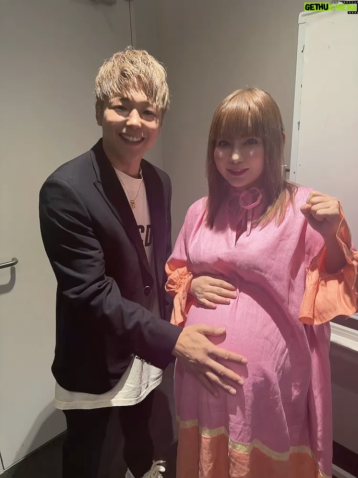 Shoko Nakagawa - 131.8K Likes - わーーー！！信じられないミラクルが叶いました
神ファンサ！！なんと！！
ジャッキーチェン様にお会いできました！
ジャッキーチェン様が！お腹撫でてくださった！うわーー
嬉しい！最強すぎる、ずーっと神様！！
世界中の人の人生を輝く方へ変えてくれたレジェンド
ジャッキーは本当に優しい！
11回も舞台あいさつをこなし、みんなに優しい
覚えていていただけて、最後はおなかにハートの投げキッスまでしてくれました！生きててよかった
一生忘れないです今日のこと
最高すぎる、待ち受けにしました
ベストキッドレジェンズの大ヒット祈願！！
https://www.bestkid-legends.jp/
日本にまた来日してくださり
ありがとうございますジャッキーチェン様！

倉田保昭さまにもお会いできました！
ブルースリーとたくさん会った日本の偉大なるお方、倉田保昭さま！念願でした
ジャッキーと倉田保昭さまがハグする瞬間を目撃してしまって泣いちゃう！
なんと武尊さまにもお会いできました！
双子男子たち、格闘技習わせたくなります！強くて優しい！ずっと応援します！！
リリコさん、土屋太鳳ちゃんにも久しぶりに会えてすごい日！元気でました！！

なかなか外出できない日々、
今日のミラクルのために久しぶりに外出しました
一生の記念になりました
嬉しかった本当に嬉しかった
ありがとうございます
ベストキッドレジェンズ！ジャッキーが永遠に元気でしあわせでありますように！
いつも、人生の夢は、
またいつかジャッキーに会えますように　です
叶った！特別な瞬間に！！😭
いつか双子に見せようと思います今日の写真！

#ジャッキーチェン
#神様
#ベストキッドレジェンズ 
#感激
#双子
#幸せ
#ミラクル
#双子お腹観察日記