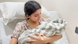 Shona Gupta Instagram - “After all the waiting, here you are… my whole world in my arms🥹🌍🧿🪬
@shonagupta1706 

#mylife #lifeline #newmomlife #mybaby #myhearts #mybabylove #babylove #instgram