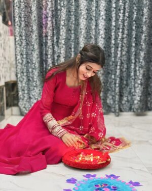Shona Gupta Instagram - 💜Diwali celebrate🪔🔥 @shonagupta1706
#post #photooftheday #photography #viral #instagood #instagram #india #love #shootpentax #photoshoot