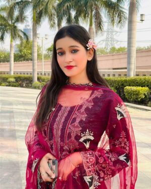Shona Gupta Instagram - 𝗧𝗮𝘀𝗯𝗲𝗲𝗵 𝗽𝗮𝗱𝗵𝗶 𝗧𝗲𝗿𝗲 𝗽𝘆𝗮𝗮𝗿 𝗸𝗶🤍💫

@shonagupta1706 

 #modeling #shootlife #photoshoot #fashionmodel #fashionstyle #lifestyle #lifesgood