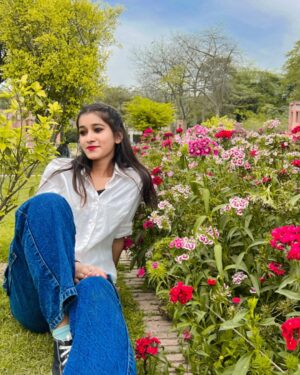 Shona Gupta Instagram - ✍🏻𝗞𝘆𝗮 𝗟𝗶𝗸𝗵𝘂 𝗧𝗲𝗿𝗲 𝗦𝗼𝗼𝗿𝗮𝘁 𝗧𝗮𝗿𝗲𝗲𝗳 𝗺𝗲𝗶𝗻' .. 𝗔𝗹𝗳𝗮𝗮𝘇 𝗞𝗵𝗮𝘁𝗮𝗺 𝗵𝗼 𝗴𝗮𝘆𝗲!
𝗧𝗲𝗿𝗶 𝗮𝗱𝗮𝗲𝗶𝗻 𝗱𝗲𝗸𝗵 𝗱𝗲𝗸𝗵 𝗸𝗮𝗿,🤤♥️💫