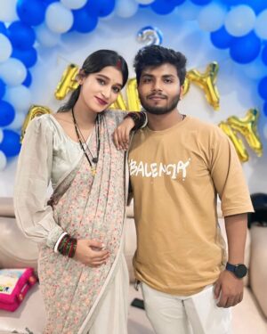 Shona Gupta Instagram - Matching smiles, matching dreams 💫🌎♥️🧿 @shonagupta1706
.
.
.
#CoupleGoals #MomToBe #DadToBe #PregnancyGlow #SareeLove #FamilyCelebration #MaternityMagic
#LoveInEveryFrame #2ndBirthdayVibes #DesiVibes #IndianStyle #CelebrationMood
#BabyBumpStyle #ParenthoodJourney #InstaLove #AestheticVibes #CouplePortrait
#TraditionalElegance #BalloonsAndLove #happymoments