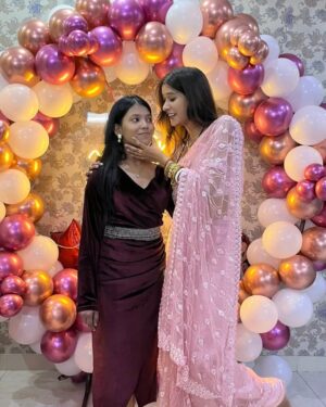 Shona Gupta Instagram - Family♥️🧿 @shonagupta1706 
.
.
.
#pic #picture #photooftheday #photo #edit #indoor #photography #new #trendingnow #edits #explorepage #exploremore #foryoupage