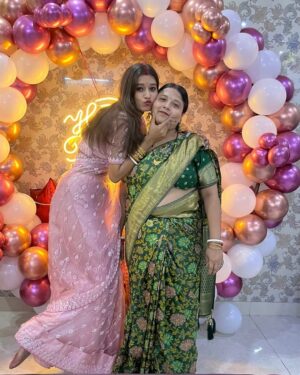 Shona Gupta Instagram - Family♥️🧿 @shonagupta1706 
.
.
.
#pic #picture #photooftheday #photo #edit #indoor #photography #new #trendingnow #edits #explorepage #exploremore #foryoupage