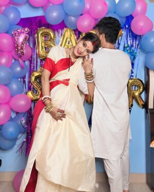 Shona Gupta Instagram - My dream coming true🧿👶🏻♥️ @shonagupta1706
.
.
.
#BabyShowerCelebration
#PregnancyGlow
#IndianBabyShower
#MaternityPhotoshoot
#BabyOnTheWay
#MomToBe
#DadToBe
#PregnancyDiaries
#PregnancyJourney
#BumpStyle
#BengaliMomToBe
#TraditionalBabyShower
#HennaForMom
#BabyShowerLook
#BabyLoading
#PregnancyHenna
#BabyShowerLove
#FamilyCelebration
#DesiBabyShower
#MaternityMoments
#ShonaKiShaadi
#HandInHandToParenthood
#MehendiMessage
#DesiCoupleGoals
#MaternityGlowUp
#AwaitingOurBaby
#From2To3
#SareeNotSorry
#MangalsutraMagic
#celebratingmotherhood