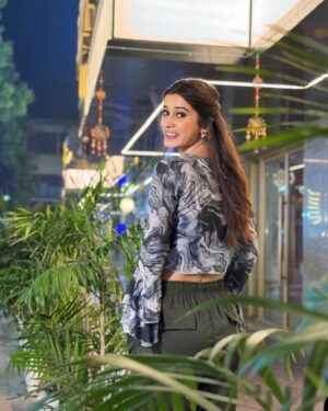 Shona Gupta Instagram - only great minds can afford a single style “😌🥀 @shonagupta1706
#post #photography #photooftheday #viral #instagood #instagram