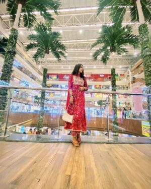 Shona Gupta Instagram - 𝗞𝗲𝗵𝗻𝗮 𝗛𝗶 𝗞𝘆𝗮?♥️🌍
@shonagupta1706
.
.
#modelshoot #fashion #fashionblogger #lifestyle #instagood #instagram #photoshoot
