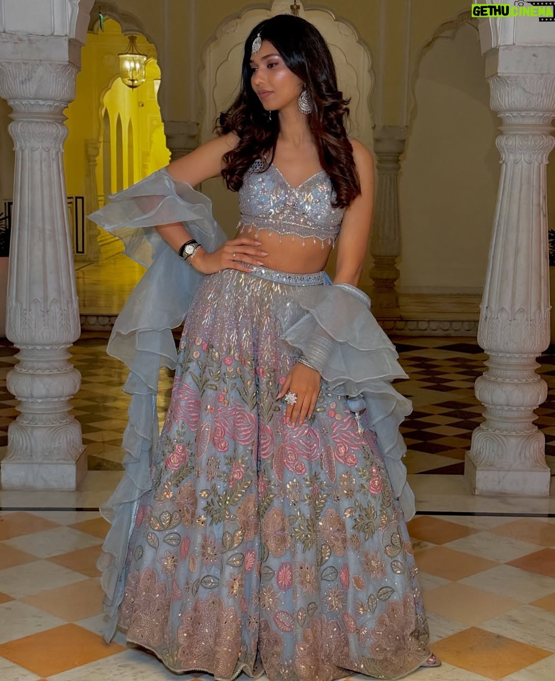 Shreya Jaiswal - 6.2K Likes - Shaadi kisi ki bhi ho, gallery mera he full ho jaata hai 👀

Major shoutout to @krupa_jain for this beautiful outfit and @kyaayaarshaurya for such wonderful photography and more importantly being patient with me 🥹🫶🏼

P.S. If you’re wondering what am I doing in my pictures with @vasundhara_daga , it’s just me explaining her where was I missing throughout the festivities. 😭

Also, last picture is just me looking out for meravala 😋

[Indian weddings, lehenga, shaadi, photodump]
#therachitsunidhiwedding✨ #fashionphotography #jaipur