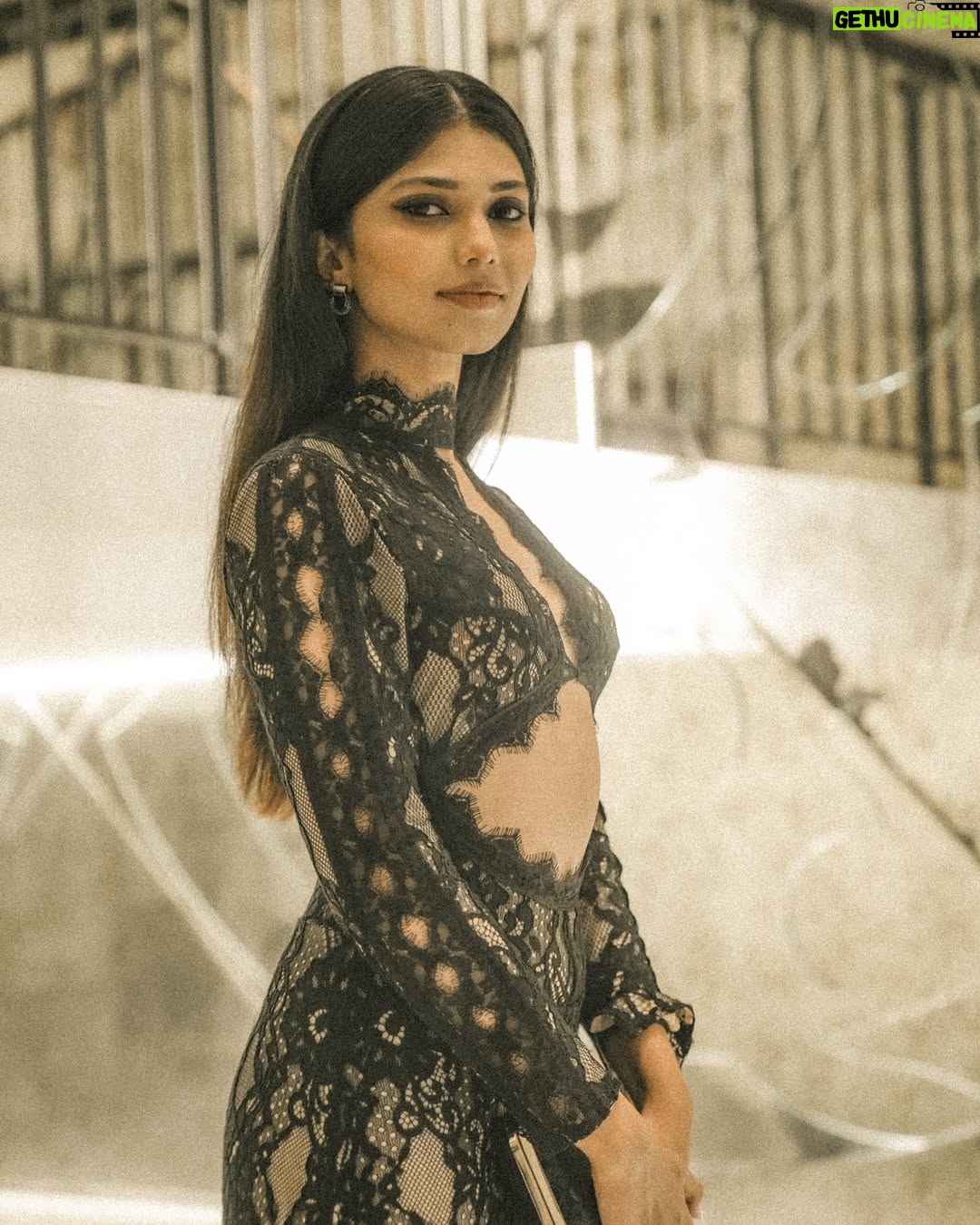 Shreya Jaiswal - 9.4K Likes - Time stood still…

[india, Mumbai, Dubai, UAE, cocktail, gown, launch event, photodump, photoshoot, black gown, photo inspiration, outfit inspiration]
