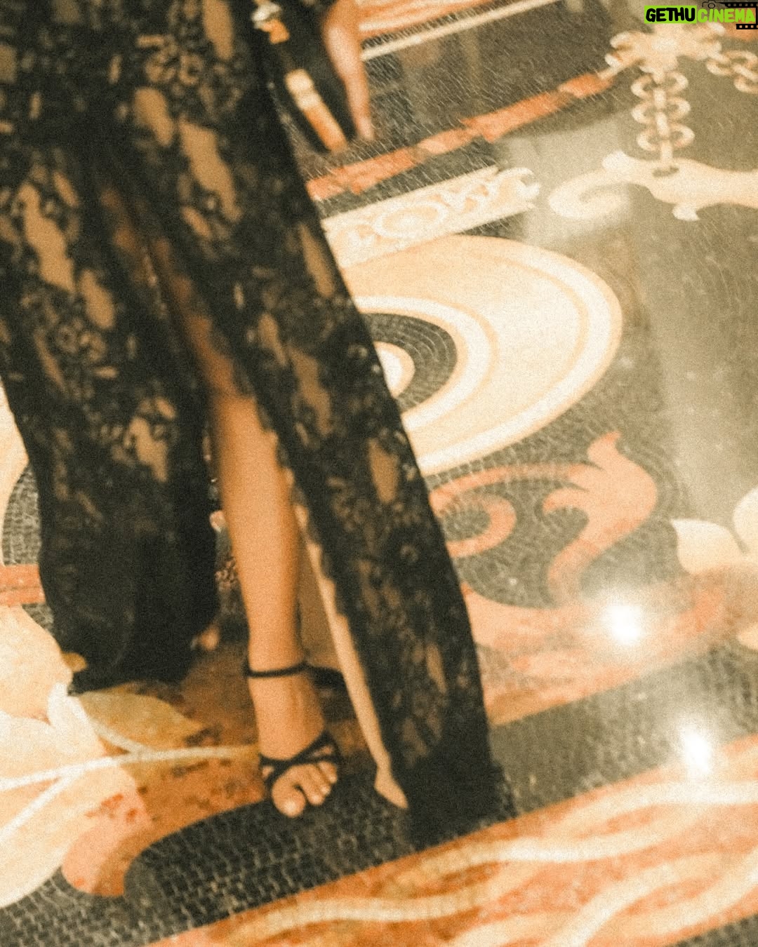 Shreya Jaiswal - 9.4K Likes - Time stood still…

[india, Mumbai, Dubai, UAE, cocktail, gown, launch event, photodump, photoshoot, black gown, photo inspiration, outfit inspiration]