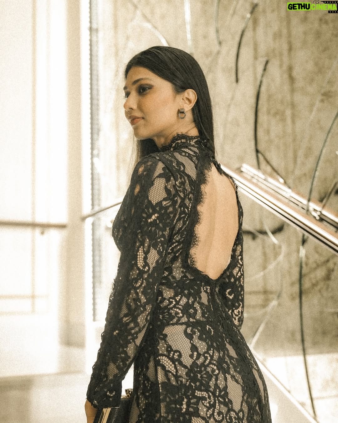 Shreya Jaiswal - 9.4K Likes - Time stood still…

[india, Mumbai, Dubai, UAE, cocktail, gown, launch event, photodump, photoshoot, black gown, photo inspiration, outfit inspiration]