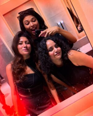 Shreya Jaiswal Instagram - Those who know they know 😏
#sunburn #thosewhoknowtheyknow #rave #raverscommunity #rave2025 #goomgum #goomgummusic