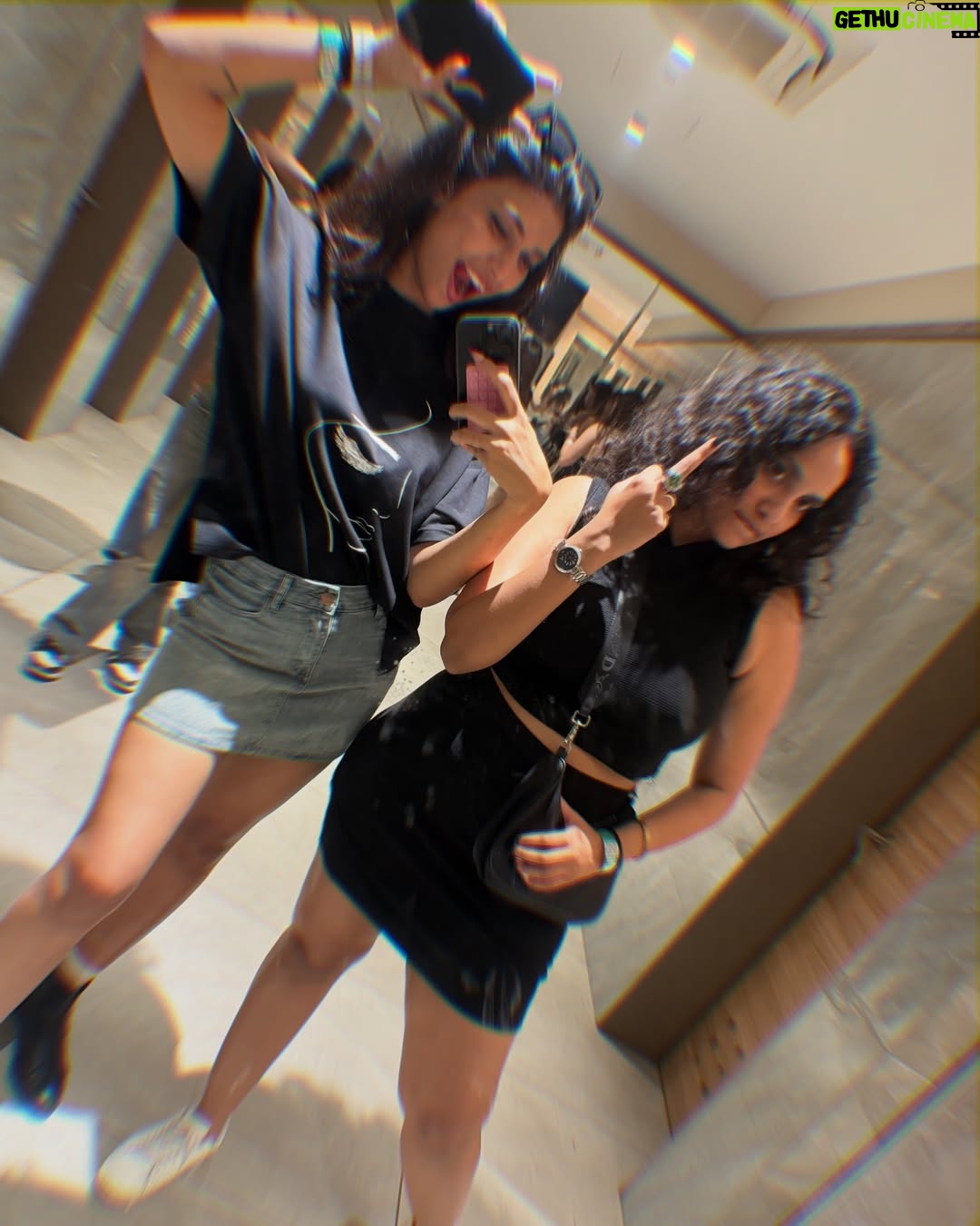 Shreya Jaiswal - 3.5K Likes - Those who know they know 😏

#sunburn #thosewhoknowtheyknow #rave #raverscommunity #rave2025 #goomgum #goomgummusic