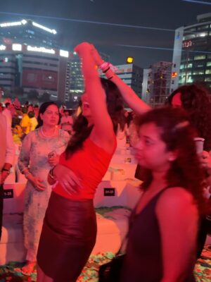 Shreya Jaiswal Instagram - I never wanted to attend this concert.
Just because I thought the single - overly - bollywoody - romantic me wouldn’t make through it without crying over @arijitsingh songs.
But then, just look at me!
I think what they say is true…
Who needs guys when you’ve got your girl around ♥️
Special thanks to @ajay_stockgro for literally “FORCING” me to attend this one 👀