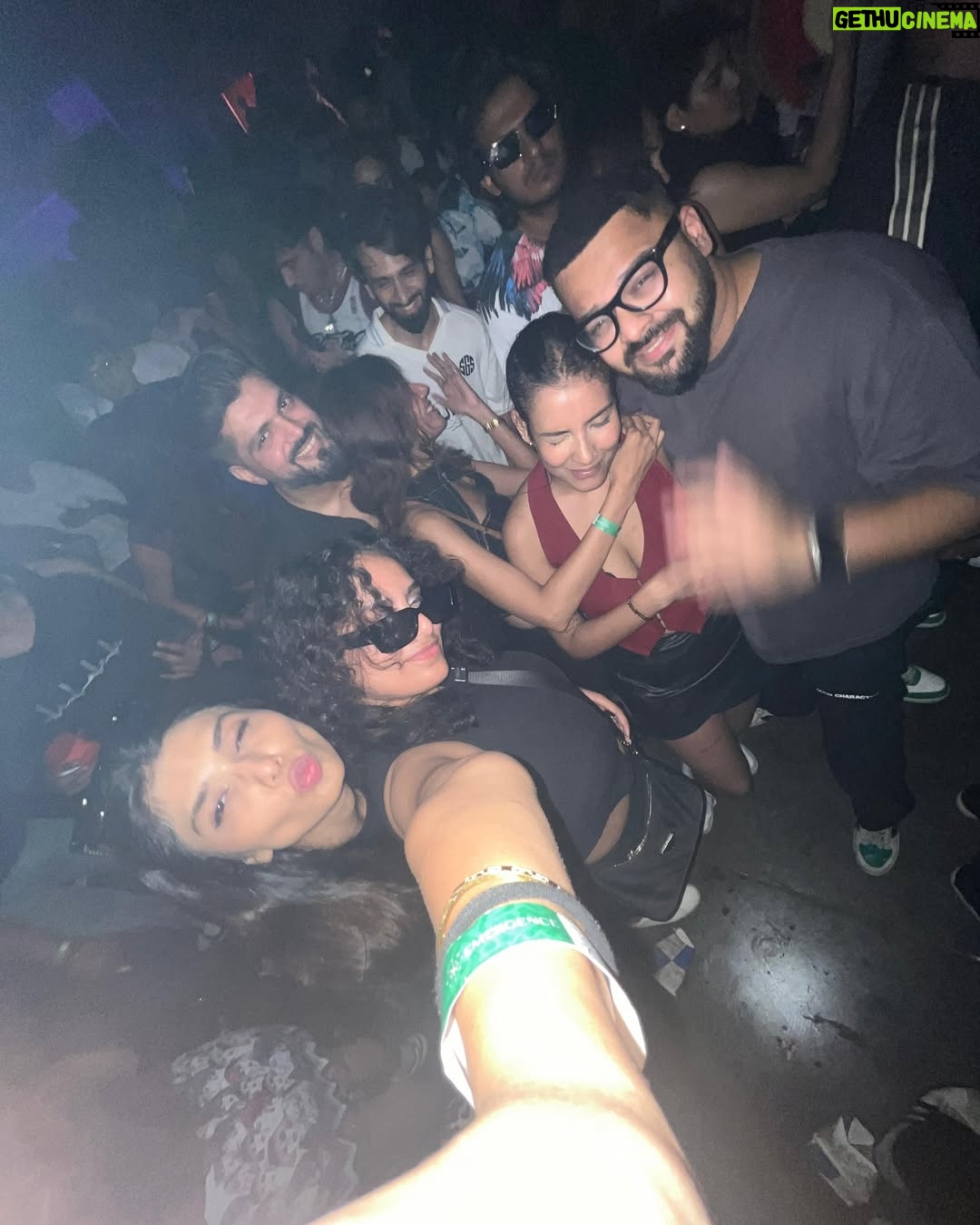 Shreya Jaiswal - 3.5K Likes - Those who know they know 😏

#sunburn #thosewhoknowtheyknow #rave #raverscommunity #rave2025 #goomgum #goomgummusic