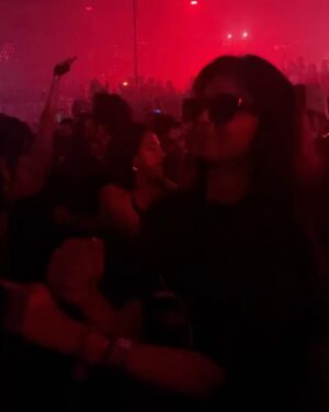 Shreya Jaiswal Instagram - Those who know they know 😏
#sunburn #thosewhoknowtheyknow #rave #raverscommunity #rave2025 #goomgum #goomgummusic