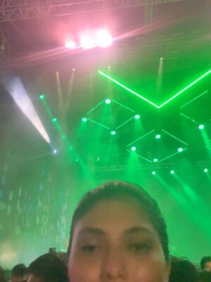 Shreya Jaiswal Instagram - I never wanted to attend this concert.
Just because I thought the single - overly - bollywoody - romantic me wouldn’t make through it without crying over @arijitsingh songs.
But then, just look at me!
I think what they say is true…
Who needs guys when you’ve got your girl around ♥️
Special thanks to @ajay_stockgro for literally “FORCING” me to attend this one 👀