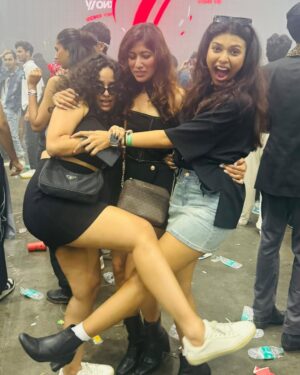 Shreya Jaiswal Instagram - Those who know they know 😏
#sunburn #thosewhoknowtheyknow #rave #raverscommunity #rave2025 #goomgum #goomgummusic