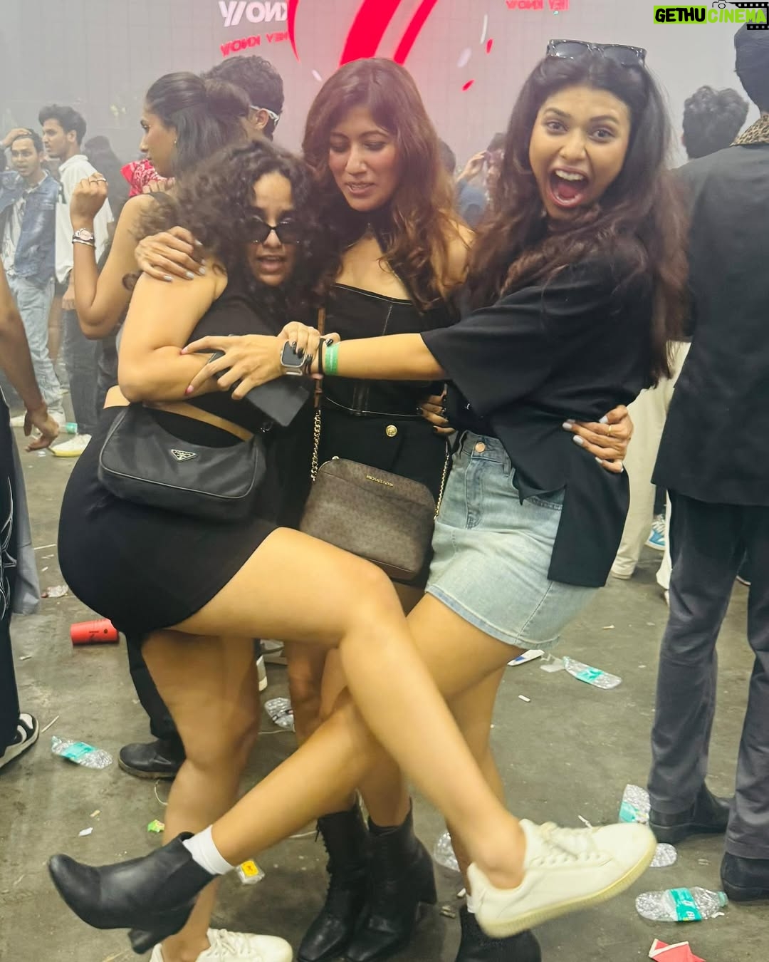 Shreya Jaiswal - 3.5K Likes - Those who know they know 😏

#sunburn #thosewhoknowtheyknow #rave #raverscommunity #rave2025 #goomgum #goomgummusic