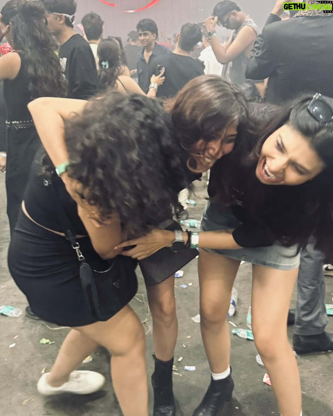 Shreya Jaiswal - 3.5K Likes - Those who know they know 😏

#sunburn #thosewhoknowtheyknow #rave #raverscommunity #rave2025 #goomgum #goomgummusic