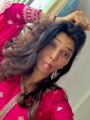 Shreya Jaiswal Instagram - Until next time…
And before it gets too late posting about this time 🥹🫶🏼
#ganeshchaturthi2025 #ganpati #festive