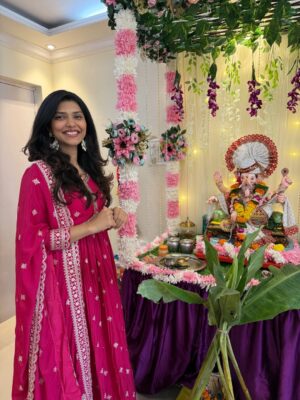 Shreya Jaiswal Instagram - Until next time…
And before it gets too late posting about this time 🥹🫶🏼
#ganeshchaturthi2025 #ganpati #festive