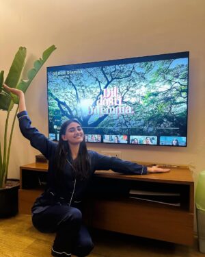 Shreya Shanker Instagram - Firsts are always special 💛
Watch Dil Dosti Dilemma on @primevideoin #dildostidilemmaonprime
.
.
.
I had the best time playing Ariana, thank you so much for giving me this wonderful opportunity and for letting me be part of the beautiful world of #dddonprime @wowdebbierao @tiajhaaa @deepmetkar @tyyproductions @rishubartaria @timestalent
.
.
Go check out the warm hug of a show with your friends and family now!!! 💛💛
