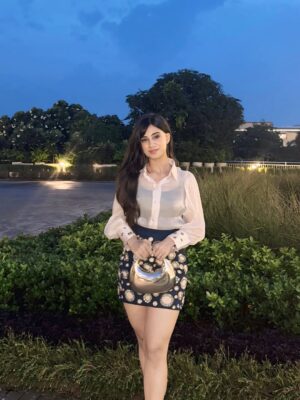 Shreya Thukral Instagram - consistently inconsistent 💅🏻💆🏻‍♀️🥟🍝👩🏻‍🤝‍👩🏼💫