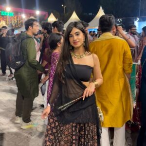 Shreya Thukral Instagram - In all the Navaratri feels 🌟🫶

.
.

#dilli #dillidiaries #desiasthetics #delhi #desicore #ethinicwear #twinning #aesthetically #reelinstagram #treandingreels #explorepage #followforfollow #instamood #explore #viral #fyp #insta #instaviral #besties #girls #jhumke
