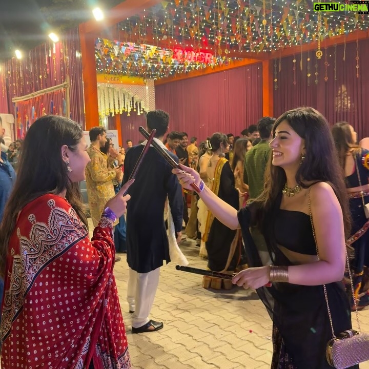 Shreya Thukral - 895 Likes - In all the Navaratri feels 🌟🫶

.
.

#dilli #dillidiaries #desiasthetics #delhi #desicore #ethinicwear #twinning #aesthetically #reelinstagram #treandingreels #explorepage #followforfollow #instamood #explore #viral #fyp #insta #instaviral #besties #girls #jhumke