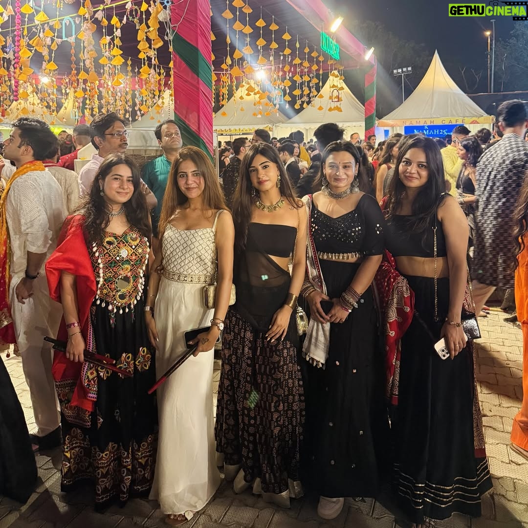 Shreya Thukral - 895 Likes - In all the Navaratri feels 🌟🫶

.
.

#dilli #dillidiaries #desiasthetics #delhi #desicore #ethinicwear #twinning #aesthetically #reelinstagram #treandingreels #explorepage #followforfollow #instamood #explore #viral #fyp #insta #instaviral #besties #girls #jhumke