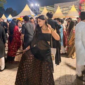 Shreya Thukral Instagram - In all the Navaratri feels 🌟🫶

.
.

#dilli #dillidiaries #desiasthetics #delhi #desicore #ethinicwear #twinning #aesthetically #reelinstagram #treandingreels #explorepage #followforfollow #instamood #explore #viral #fyp #insta #instaviral #besties #girls #jhumke