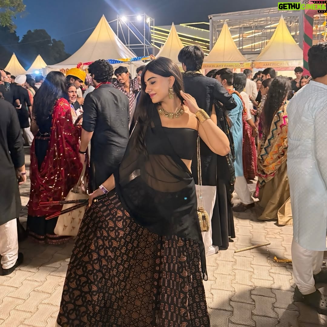 Shreya Thukral - 895 Likes - In all the Navaratri feels 🌟🫶

.
.

#dilli #dillidiaries #desiasthetics #delhi #desicore #ethinicwear #twinning #aesthetically #reelinstagram #treandingreels #explorepage #followforfollow #instamood #explore #viral #fyp #insta #instaviral #besties #girls #jhumke