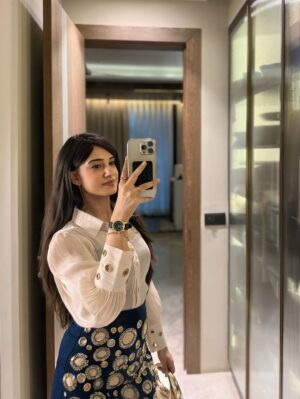 Shreya Thukral Instagram - consistently inconsistent 💅🏻💆🏻‍♀️🥟🍝👩🏻‍🤝‍👩🏼💫