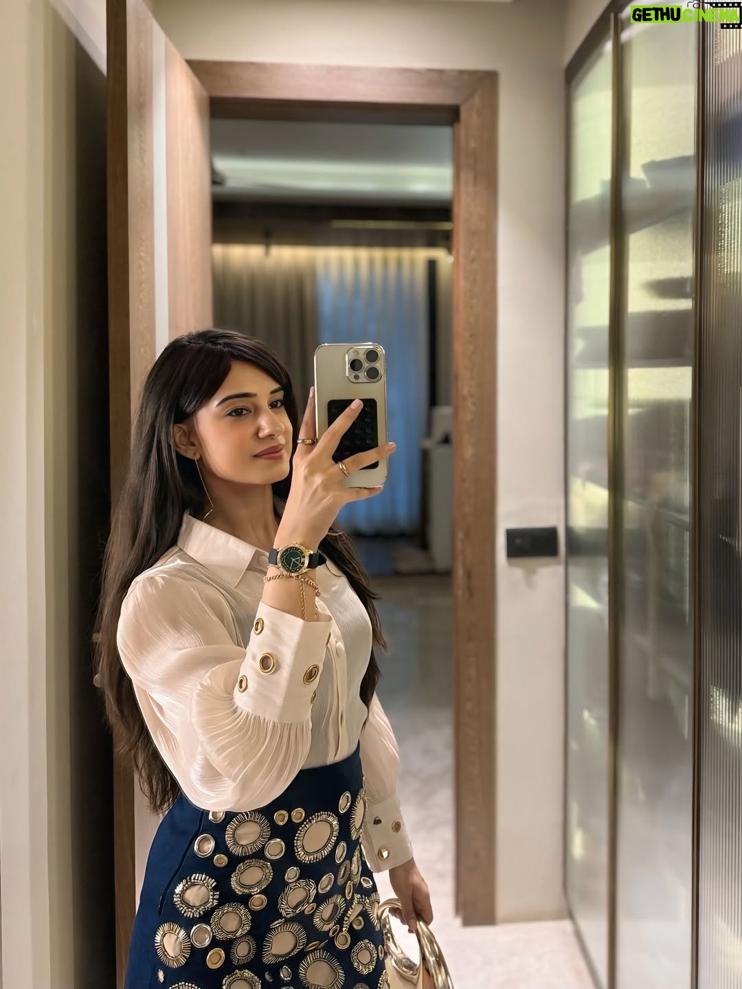 Shreya Thukral - 2.2K Likes - consistently inconsistent 💅🏻💆🏻‍♀️🥟🍝👩🏻‍🤝‍👩🏼💫