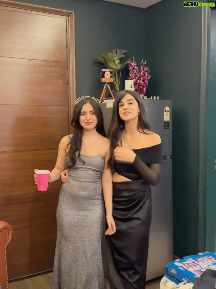 Shreya Thukral - 1K Likes - Together, we have fun (but always in style) 💝💘💖💕💞💓💗

.
.

#besties #bestfriends #bffgoals